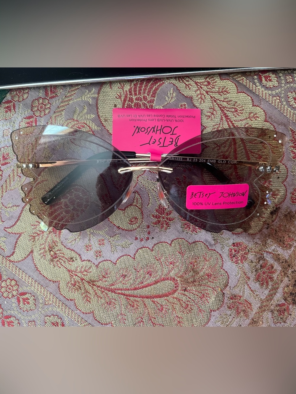 Betsey Johnson Purple Gradient Butterfly Rimless Sunglasses with Gold Bridge - Picture 4 of 4